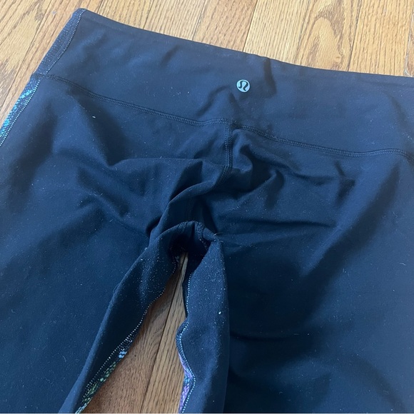 Lululemon Black and Floral Print Leggings. - Picture 4 of 4